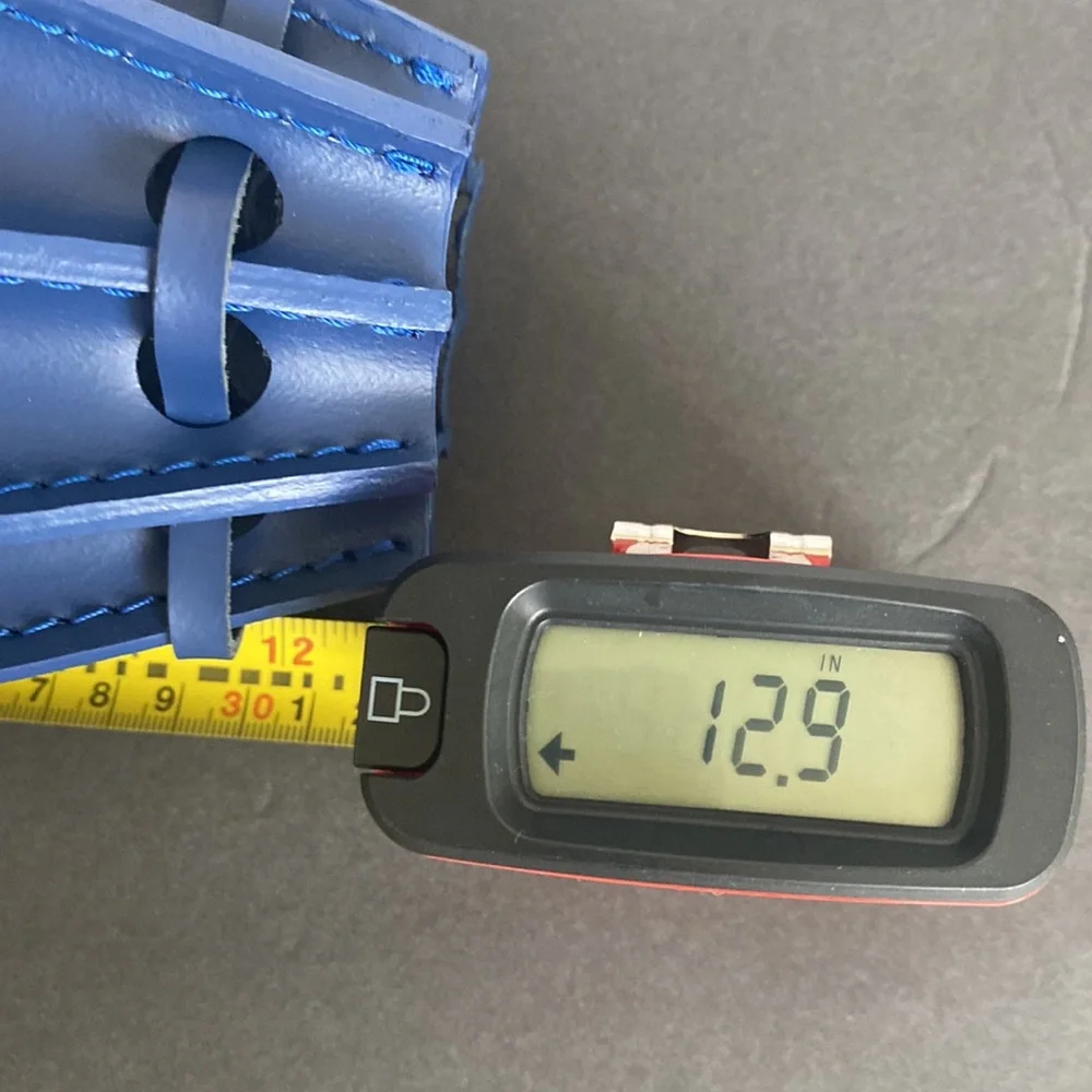 Plisse Airnova Leather Vase - Picture 7 of 7